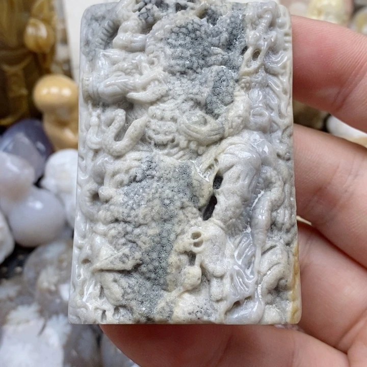 颈饰未镶嵌硅化珊瑚（珊瑚玉）有瑕