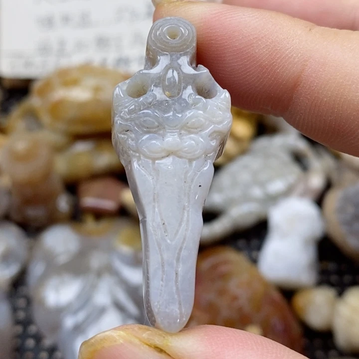 颈饰未镶嵌硅化珊瑚（珊瑚玉）小