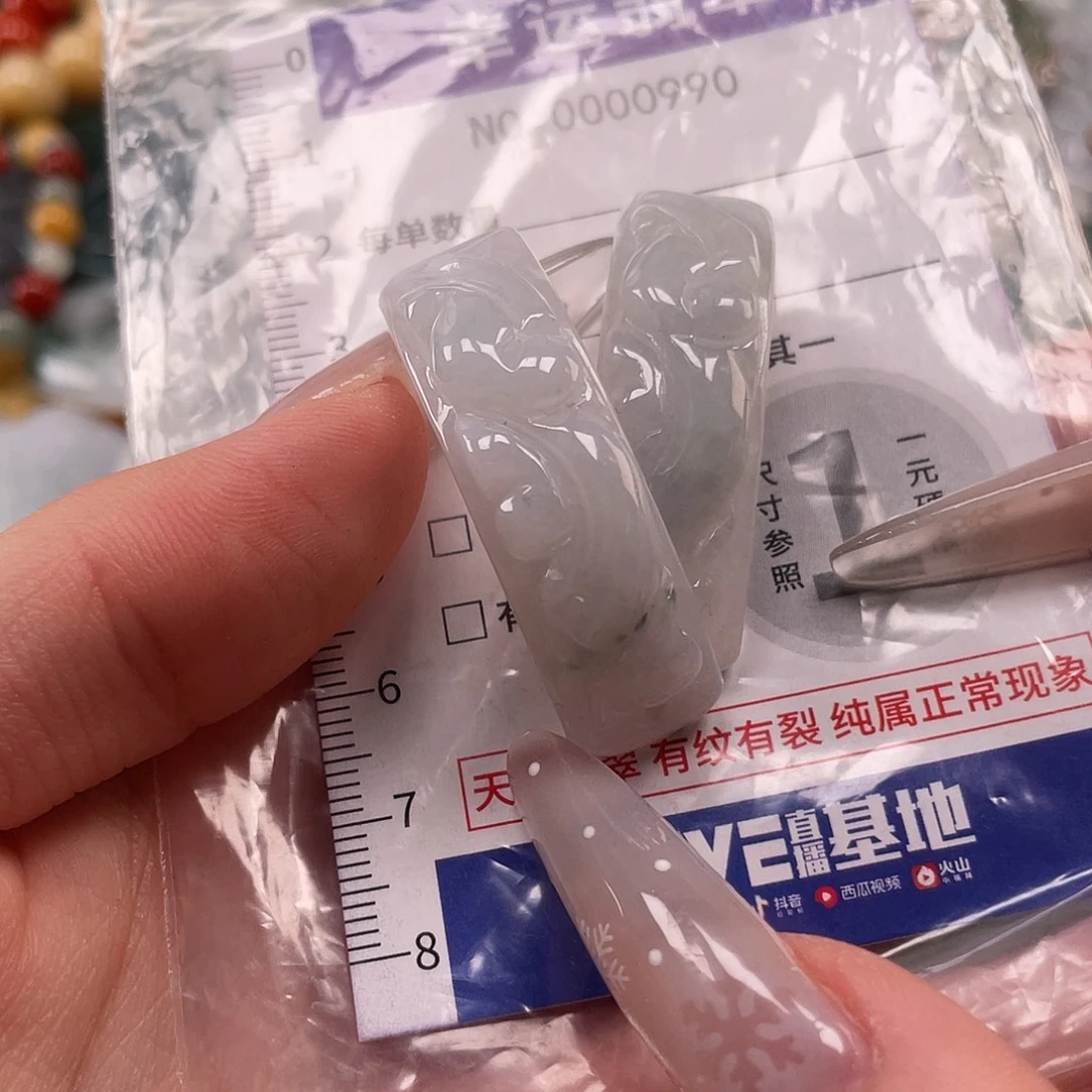 翡翠未镶嵌颈饰hhh
