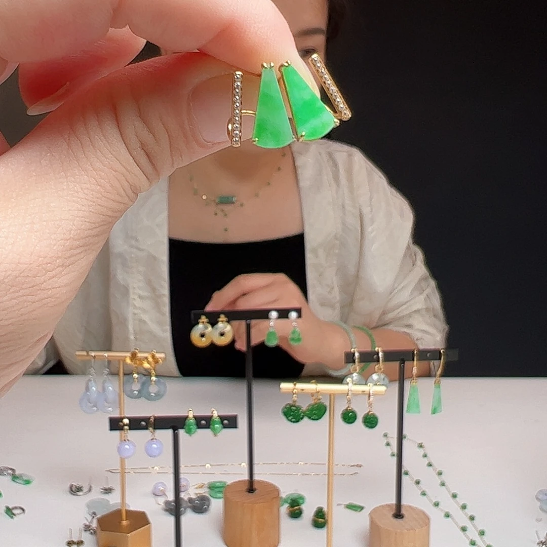 翡翠18K金镶嵌耳饰天然翡翠