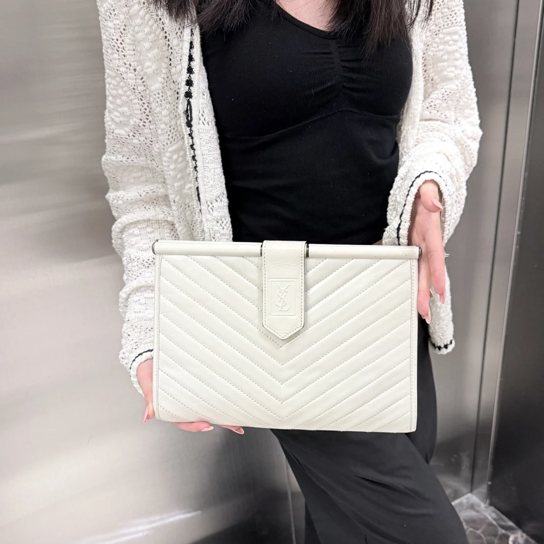 95新 YSL/圣罗兰 ysl奶油白v纹信封手拿包