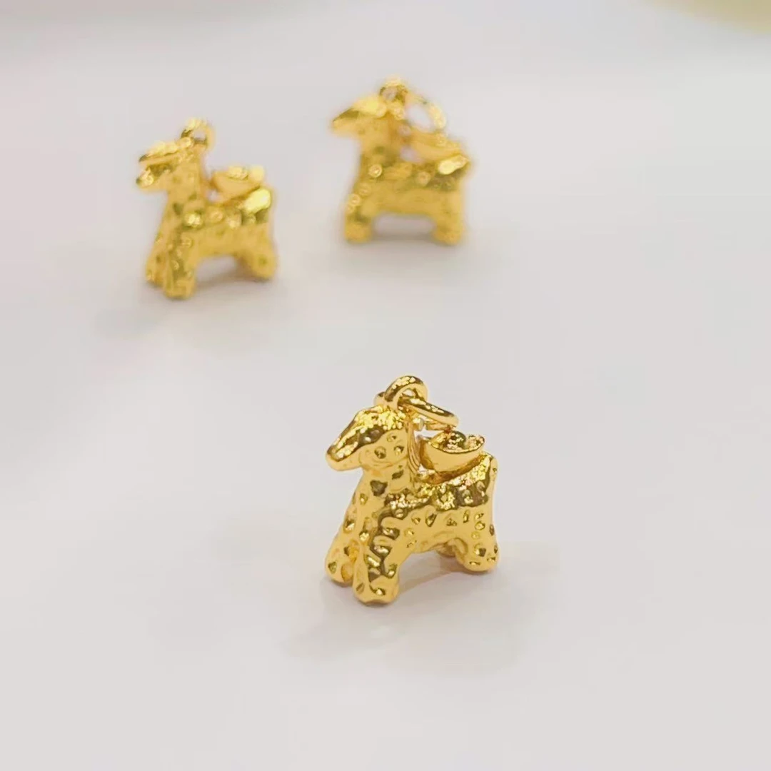 Y-6240   时尚精工马上有钱吊坠  + 专柜礼盒