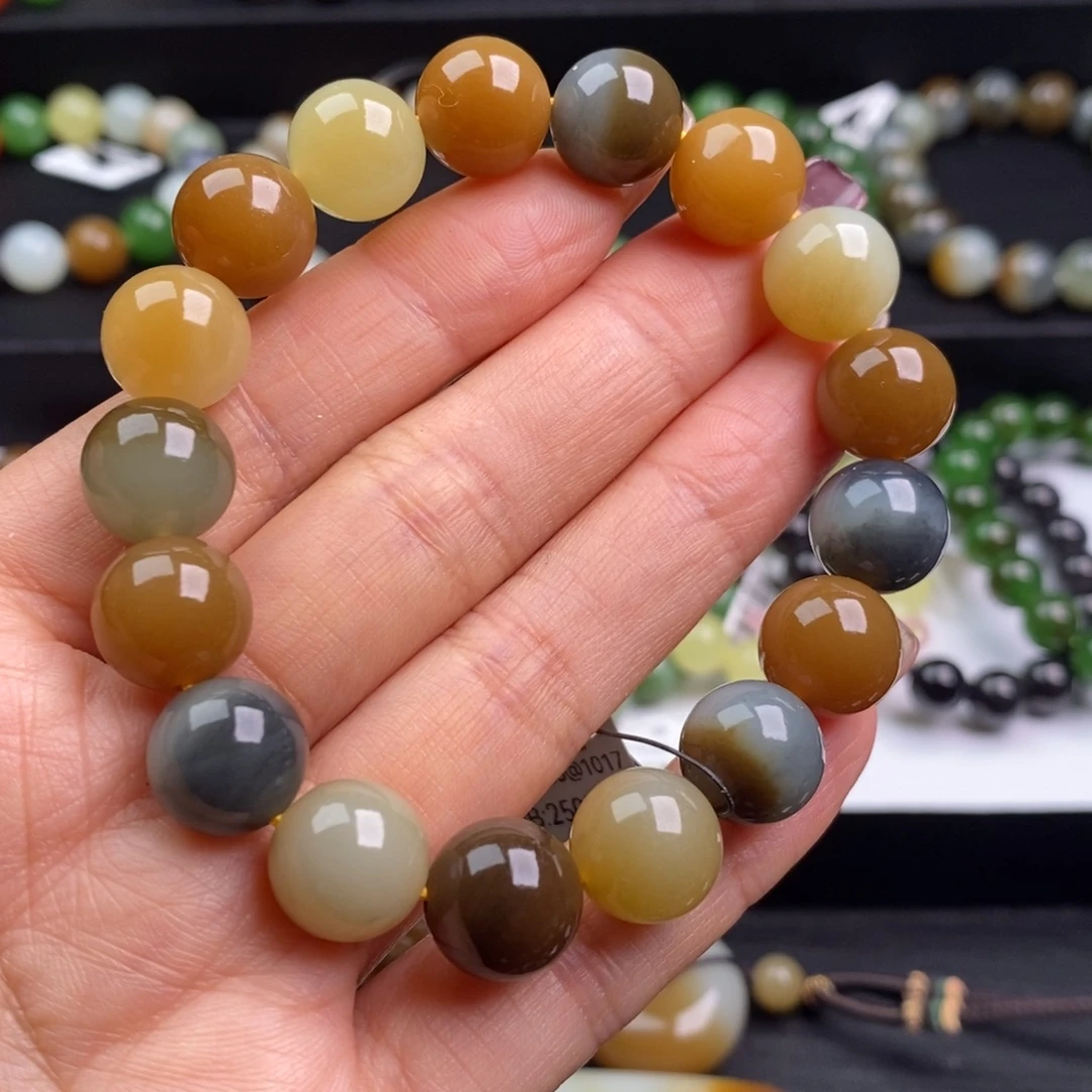 侎***黄和田玉未镶嵌手串