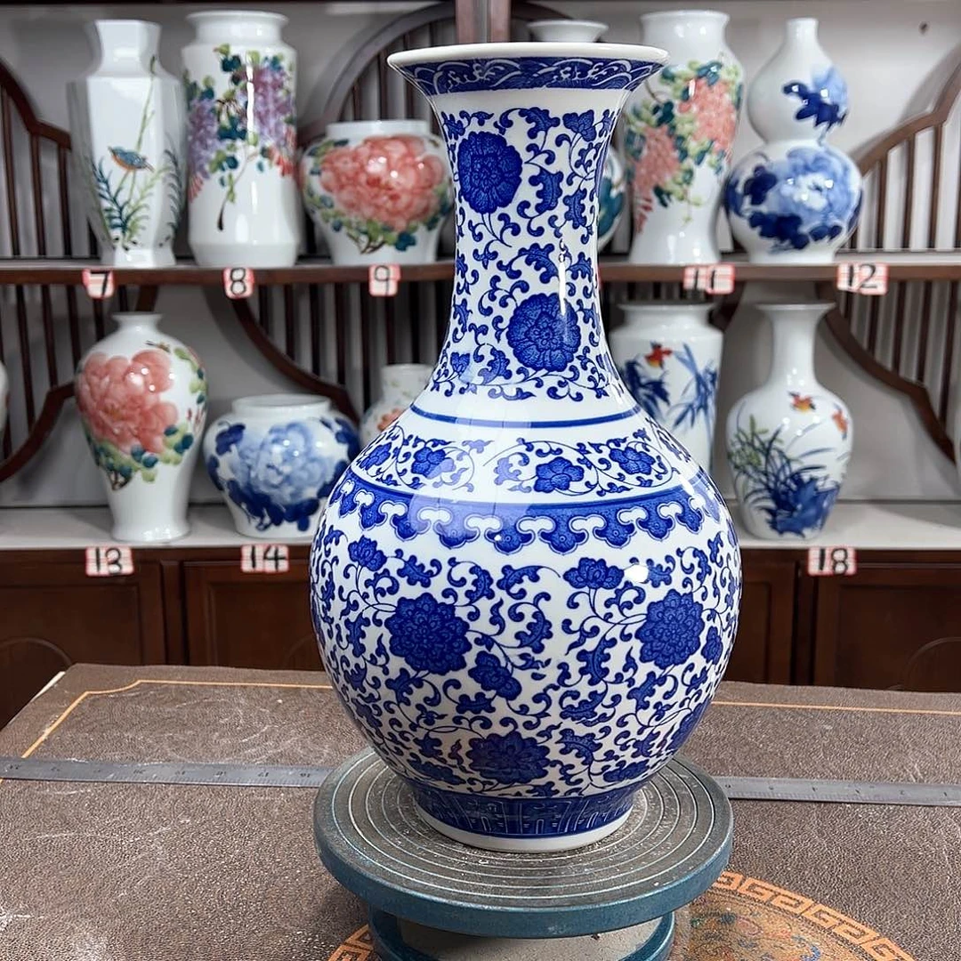 摆件景德镇陶瓷缠枝