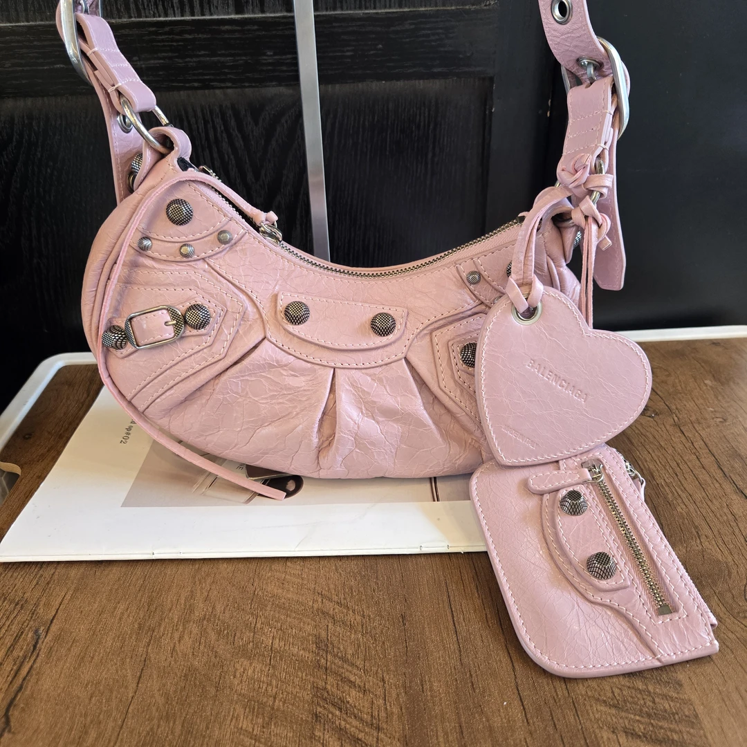 99新 Balenciaga/巴黎世家 粉色爱心机车单肩斜挎包