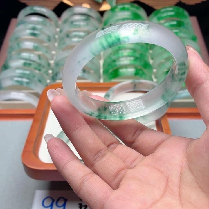 记***！石英质玉未镶嵌手镯