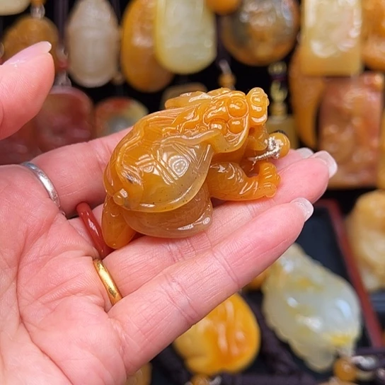 石英质玉（黄龙玉）合金颈饰