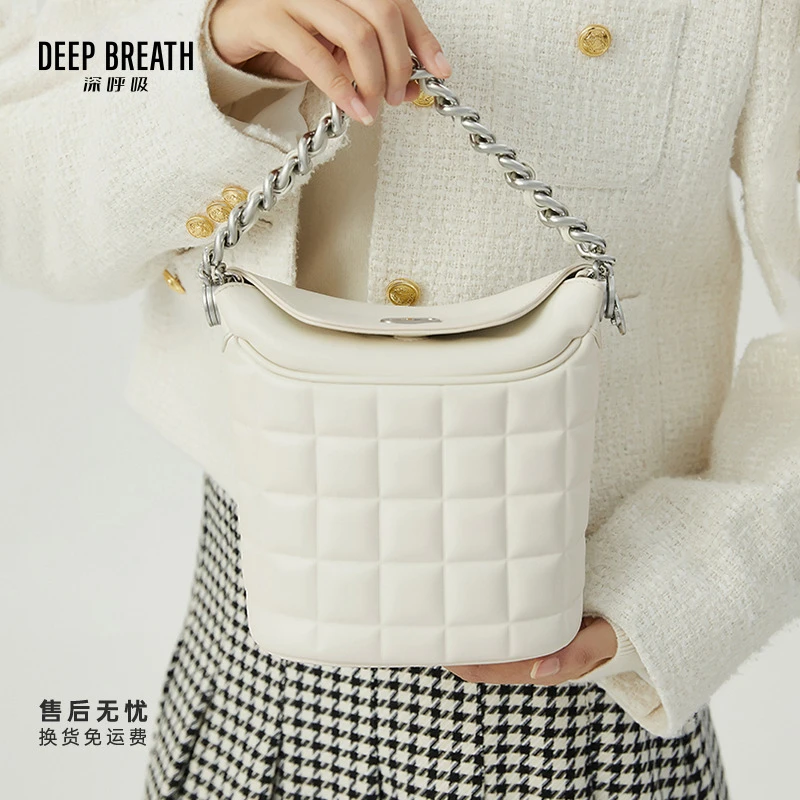 DEEP BREATH深呼吸新款时尚女包羊皮压棉水桶小包斜挎包AB10193