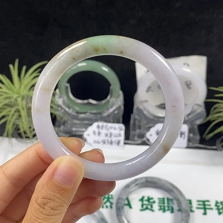 未镶嵌手镯翡翠97号。 56.1圈