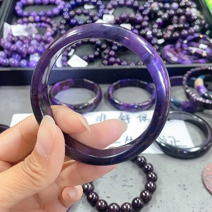 未镶嵌苏纪石（舒俱来）手镯