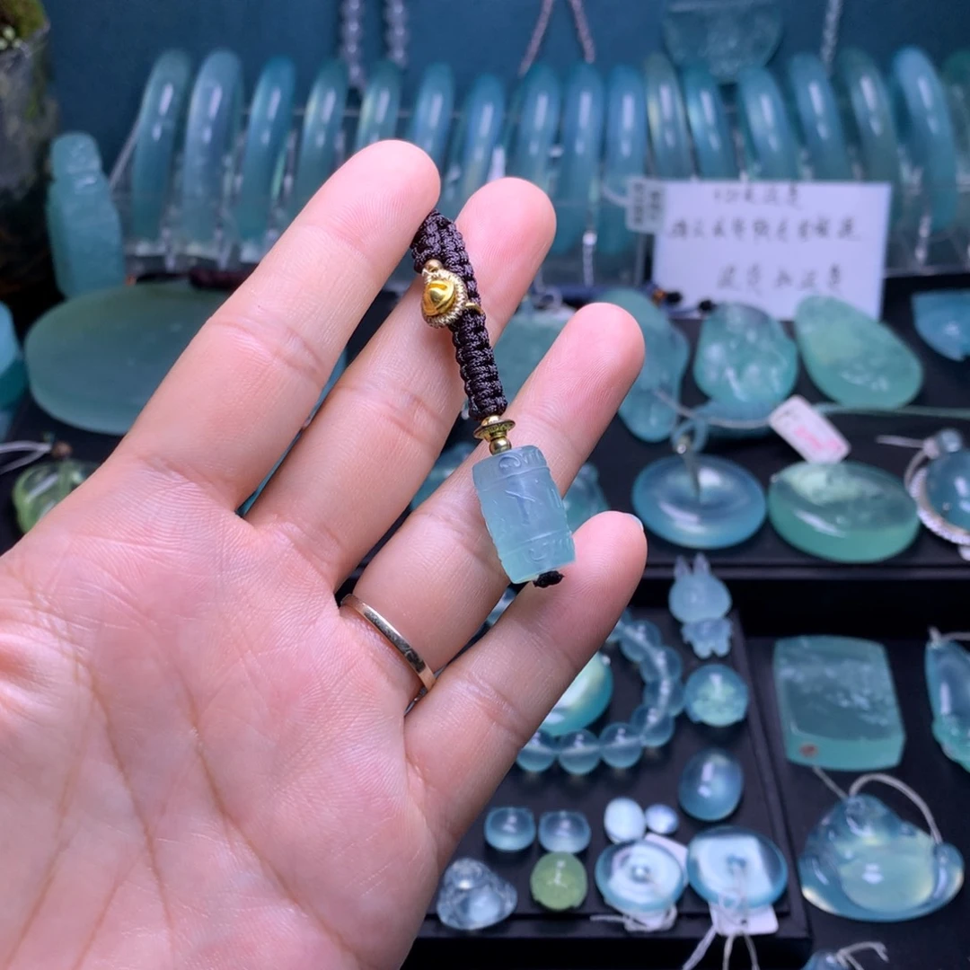 未镶嵌蛇纹石玉挂坠