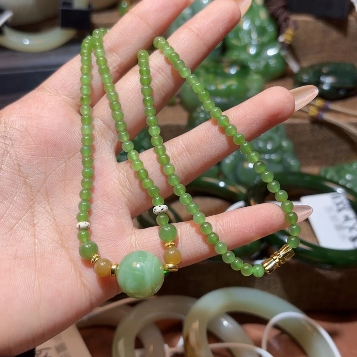 颈饰未镶嵌和田玉（碧玉）