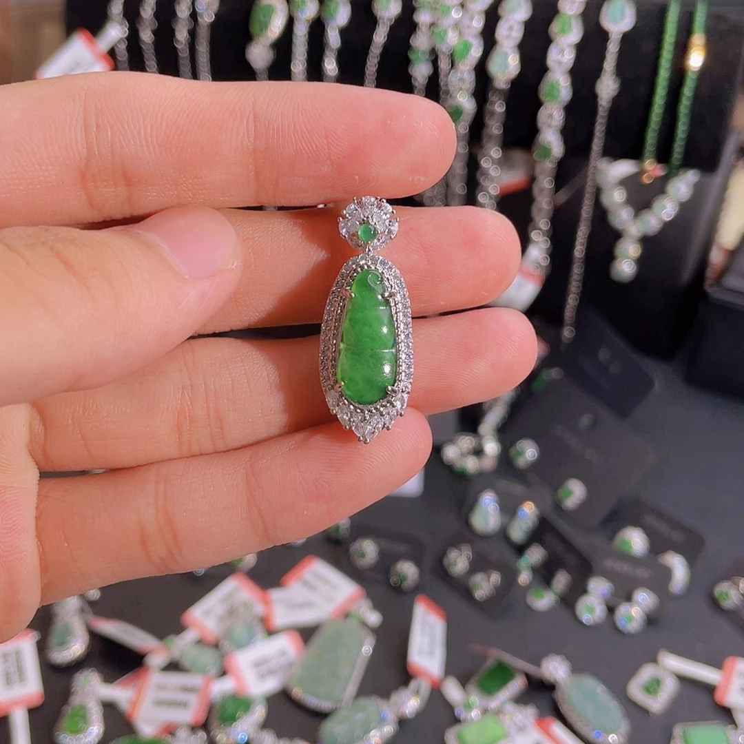 吊坠(不含链)未镶嵌翡翠