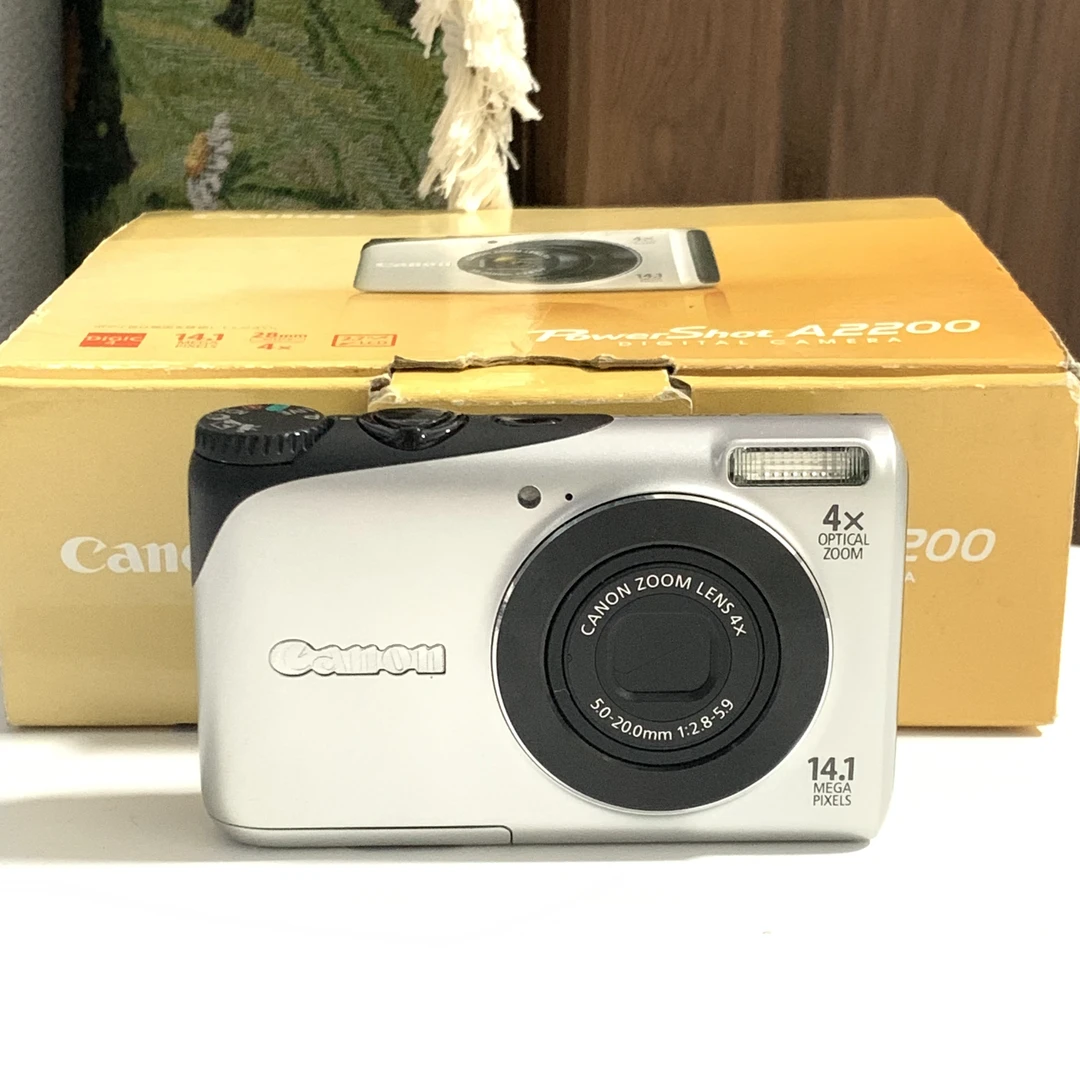 95新 Canon/佳能 A2200日版银色1410w像素4x光学变焦ccd数码相机