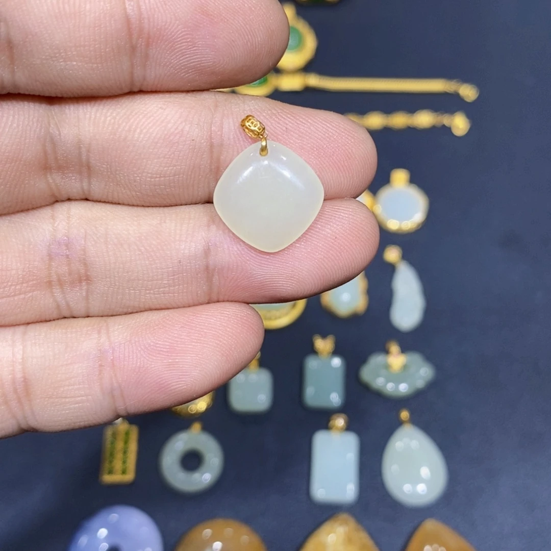和田玉18K金镶嵌颈饰