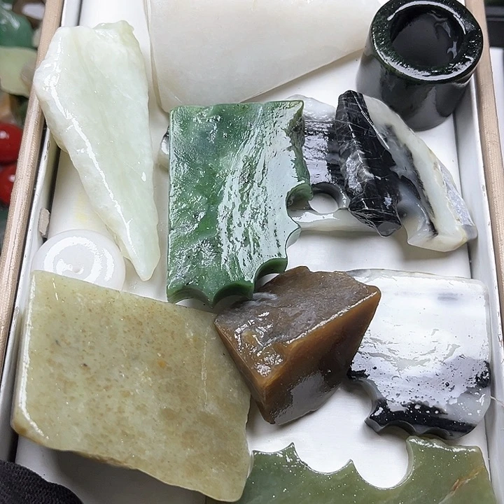 和田玉（糖玉）和田玉边角料9K金镶嵌龍**海