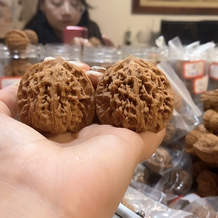 文玩核桃吊坠44老款狮子头尖有伤