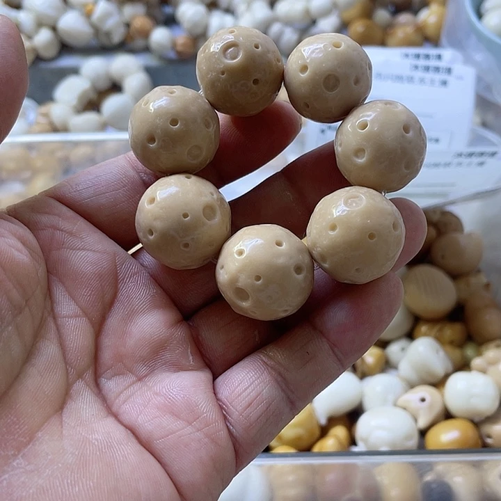 白玉菩提吊坠微瑕象牙果星球手捻22