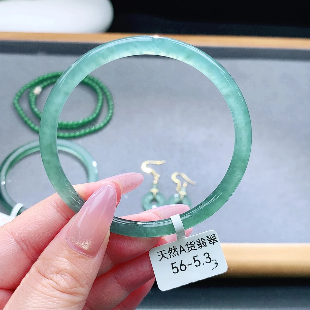 未镶嵌手镯（圆镯）翡翠