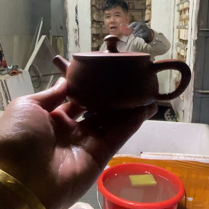 乚***凵带杯子茶壶球孔红23568958896