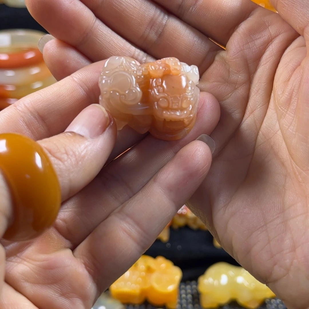 石英质玉（黄龙玉）未镶嵌貔貅