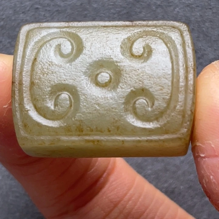 刘***总和田玉未镶嵌颈饰