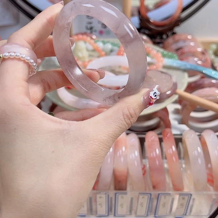 石英质玉手镯未镶嵌平***?