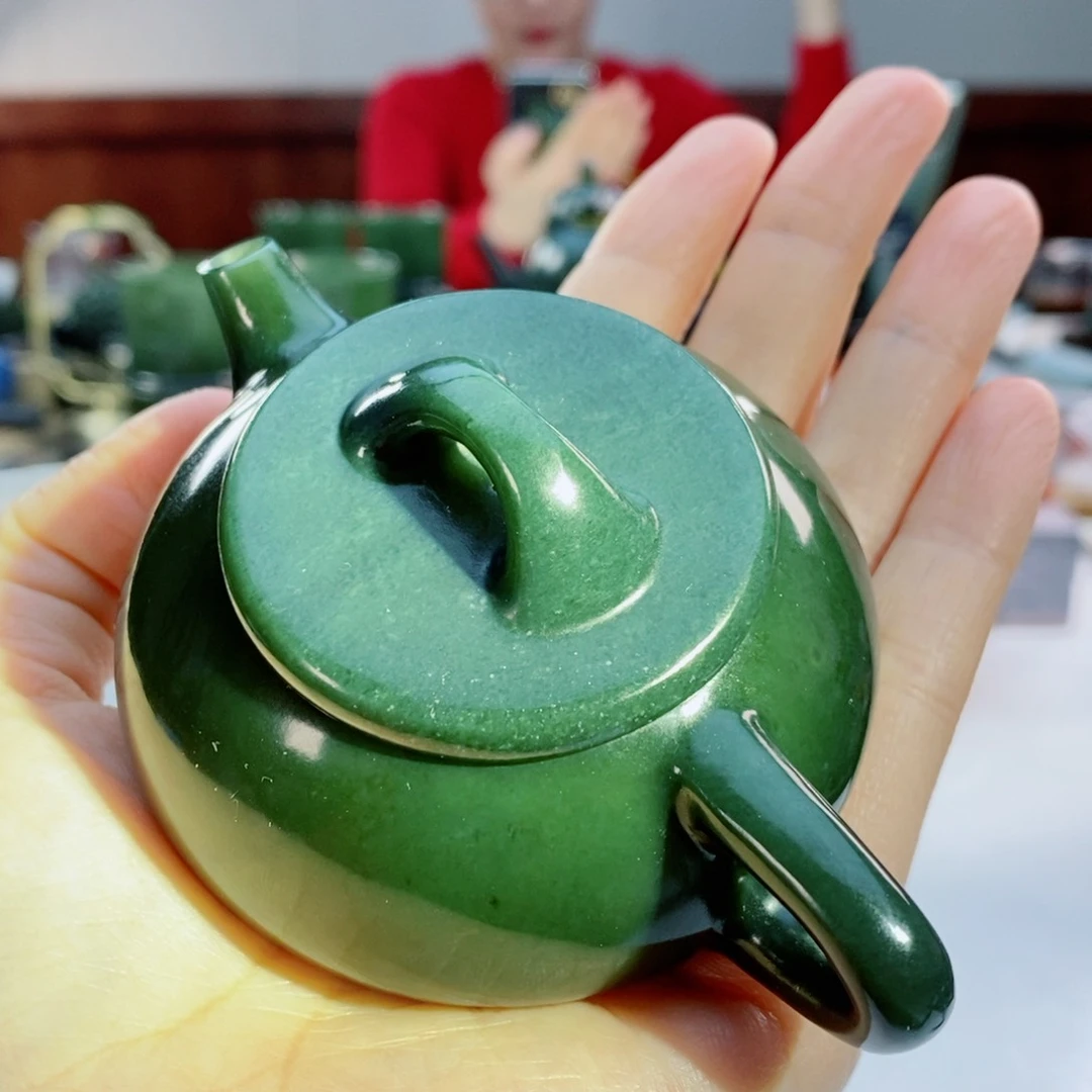 未镶嵌和田玉摆件微瑕