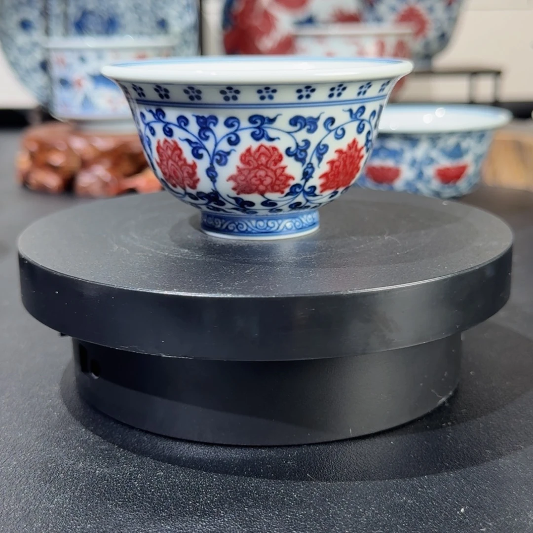 青花釉里红缠枝莲压手杯