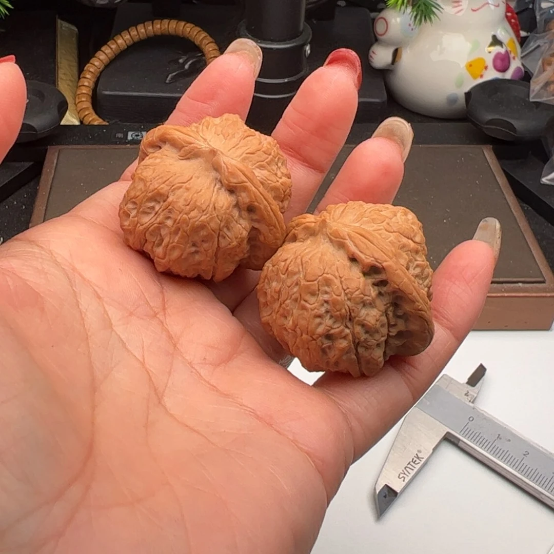 文玩核桃吊坠滢血麒麟39