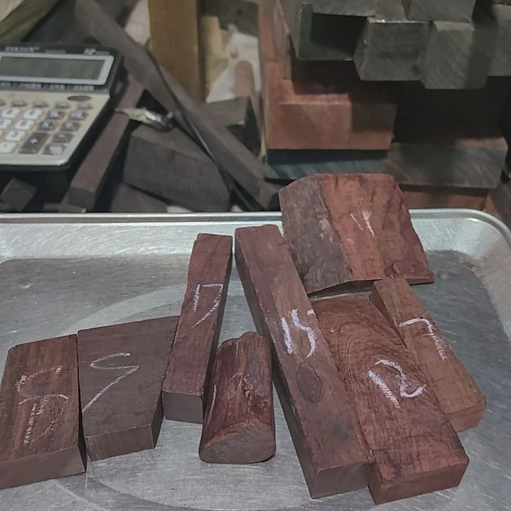 天***潼紫檀木类端景台开裂变形正常现象