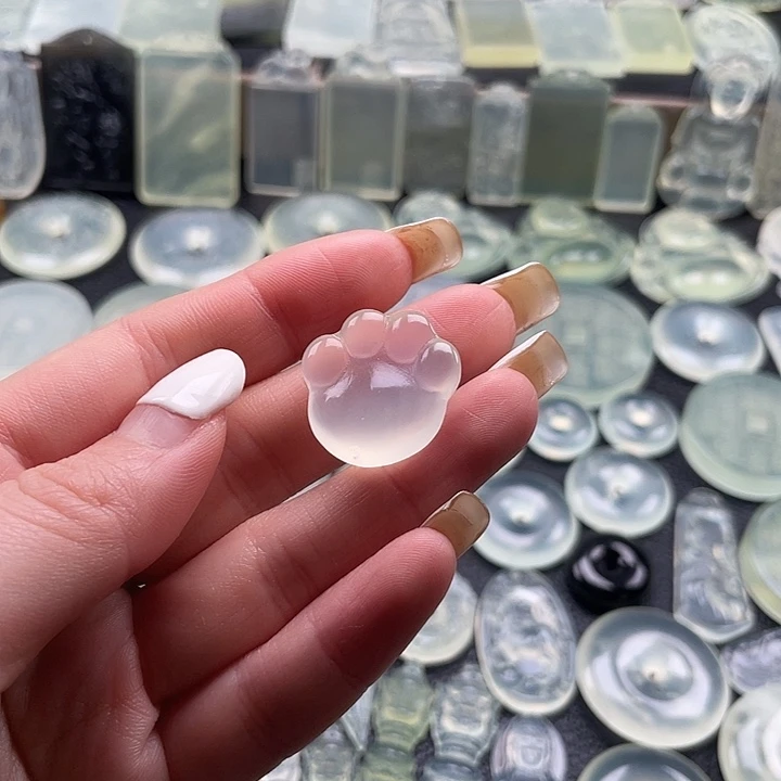 岫玉未镶嵌颈饰猫爪