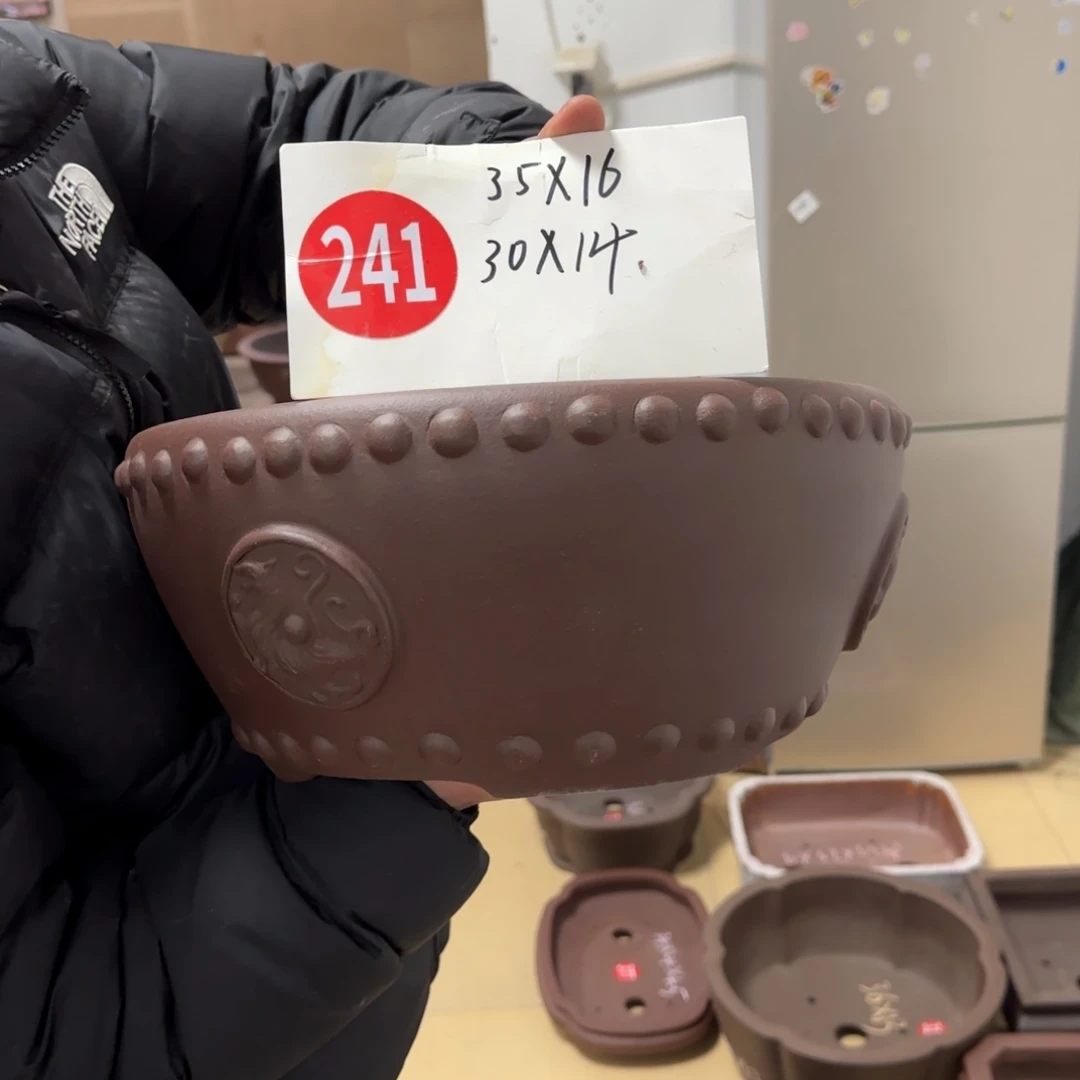 紫砂花盆呜呜呜呜