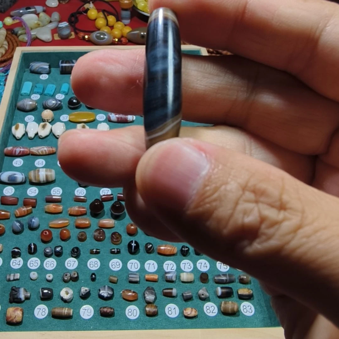 撒***蜢玛瑙/玉髓未镶嵌珠子天然原矿玛瑙