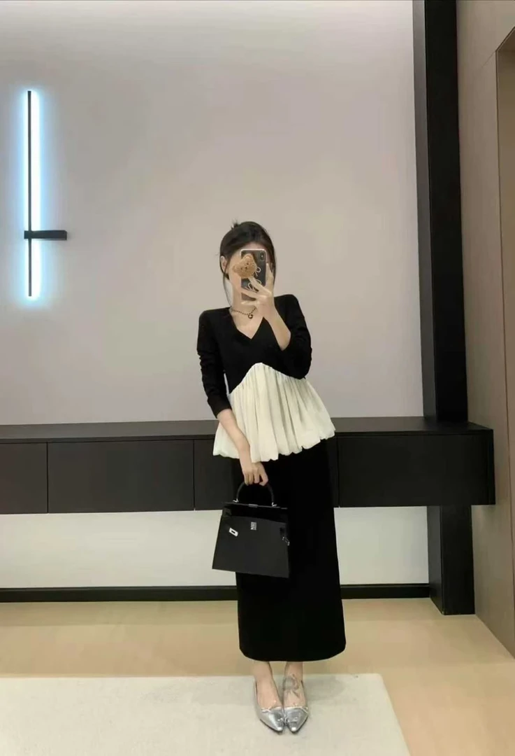 秋季爆款小黑裙长袖V领赫本风显瘦气质连衣裙