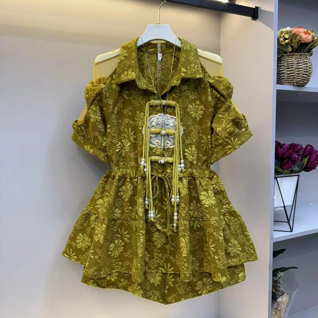 2025年欧货遮肉显瘦百搭气质新中试收腰盘扣蝴蝶结短款两件套