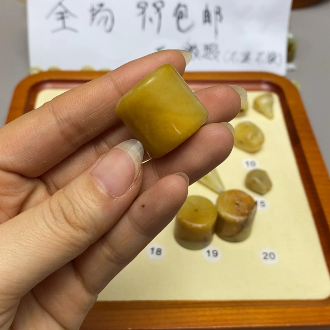 蛇纹石玉配饰合金D****。