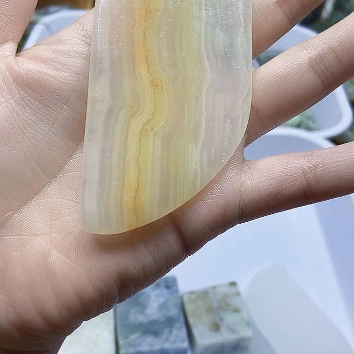 爱***莎和田玉（糖玉）未镶嵌珠宝半成品