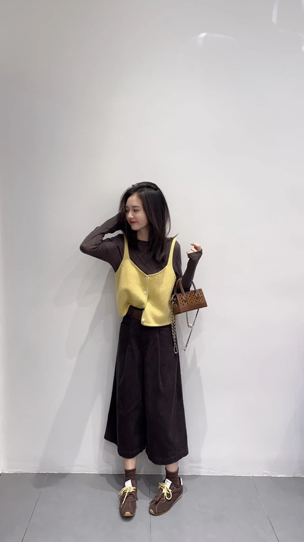 2025秋季新款韩系气质毛衣吊带女针织马甲叠穿打底衫休闲裤三件套