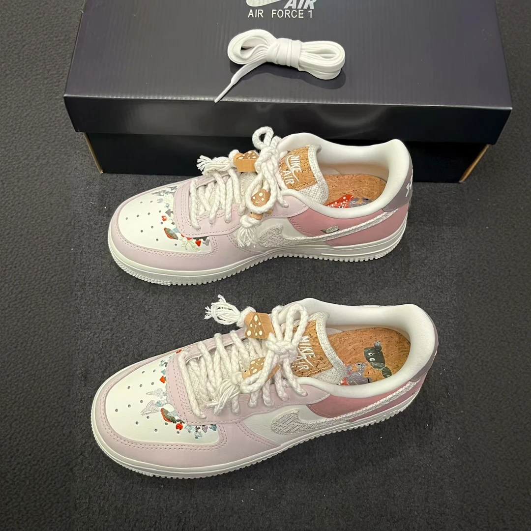 耐克 Nike Air Force 1 AF1 粉白色 低帮女款休闲板鞋 IB8874-111