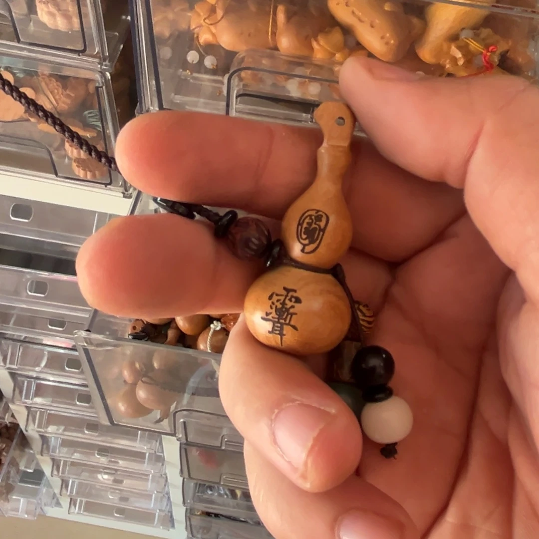 只买单纯的吊坠，没带链子，属的性质。