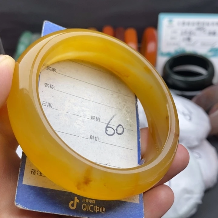 未镶嵌手镯石英质玉