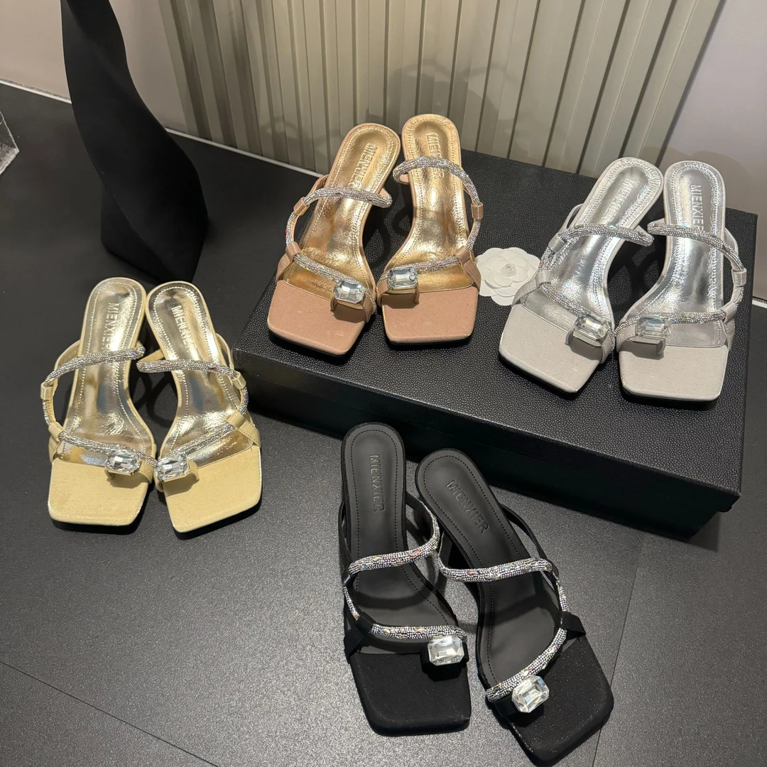 【现现】夏新款绝美气质时尚百搭水钻鸽子蛋设计款方头舒适爆款凉拖