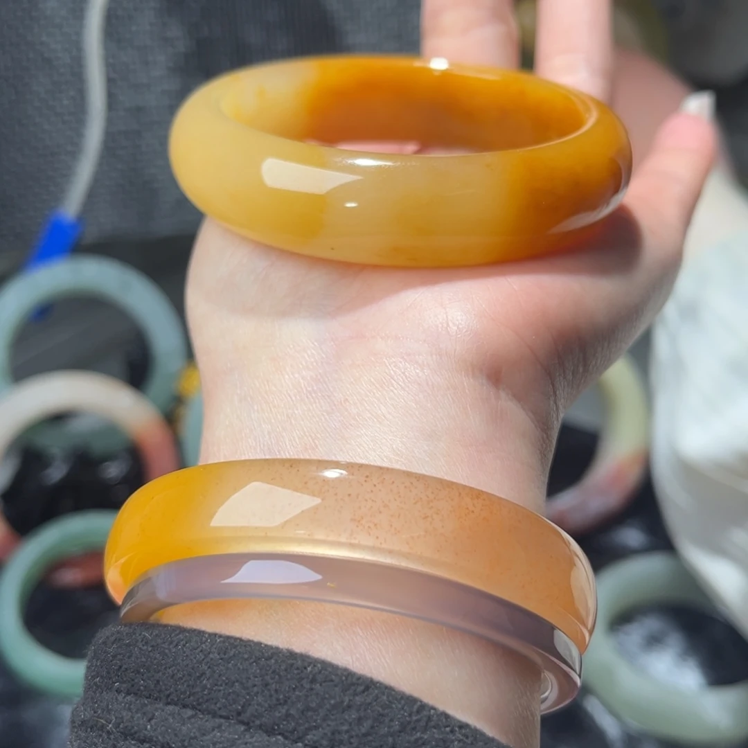 瑶***醒石英质玉（金丝玉）未镶嵌手镯