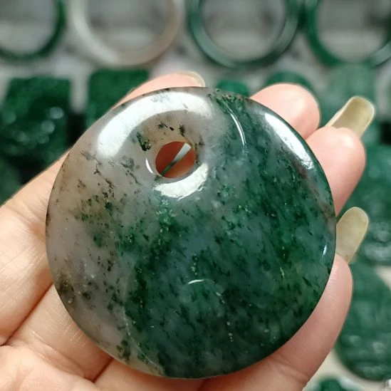 独山玉未镶嵌挂件