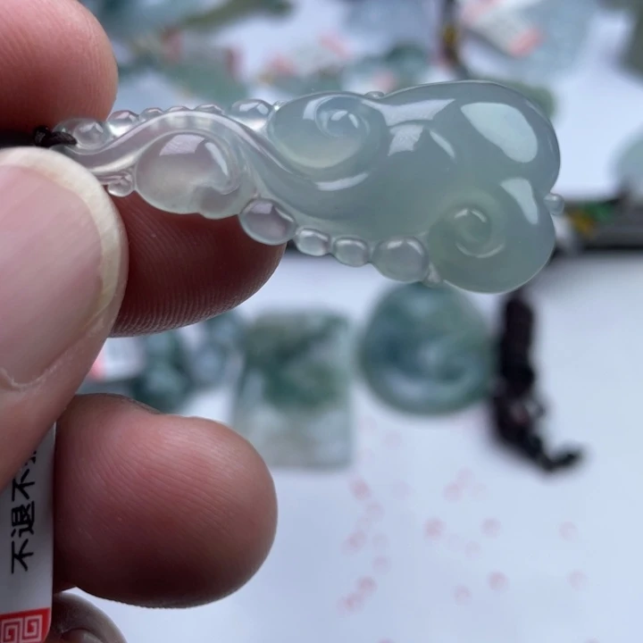 颈饰未镶嵌翡翠挂件