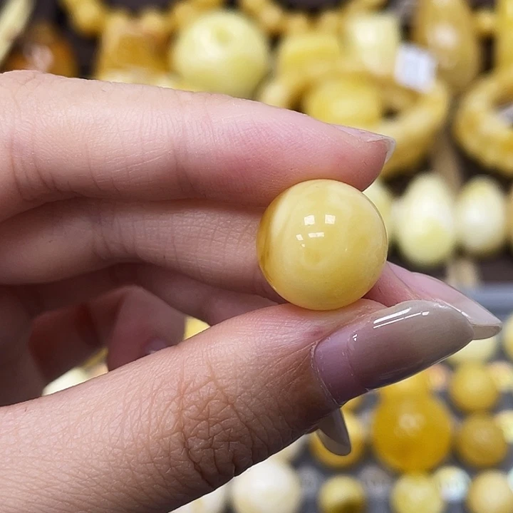琥珀未镶嵌裸石14.5mm瑕 477