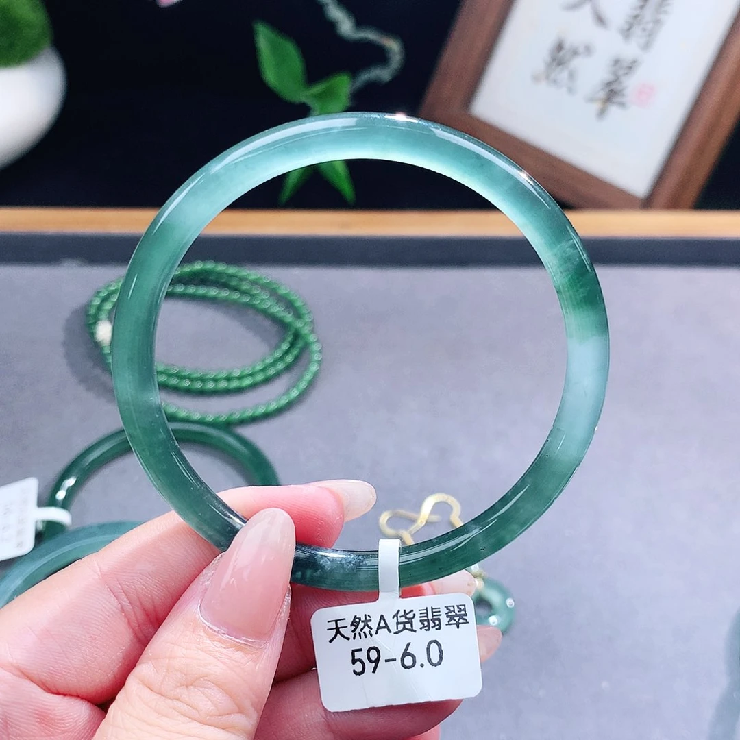 翡翠手镯（圆镯）未镶嵌