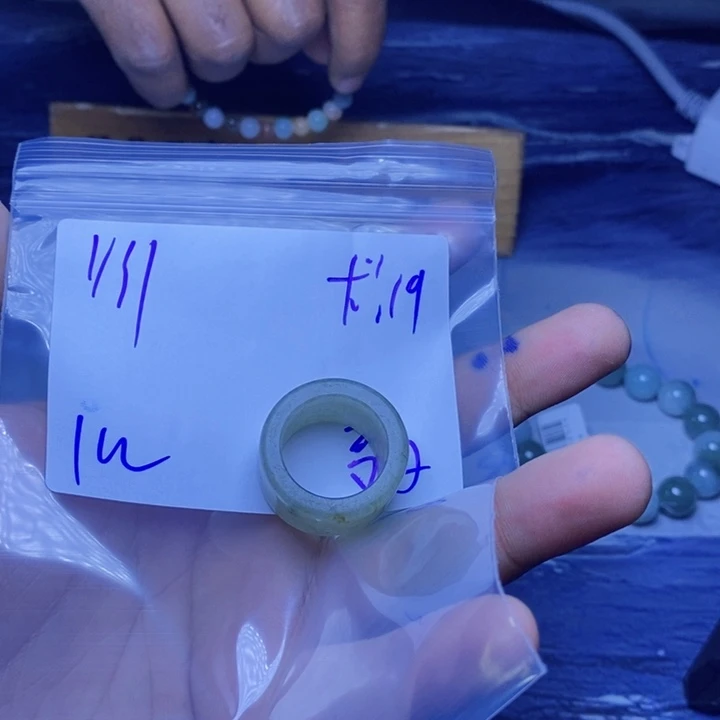 定制翡翠未镶嵌夏**曰