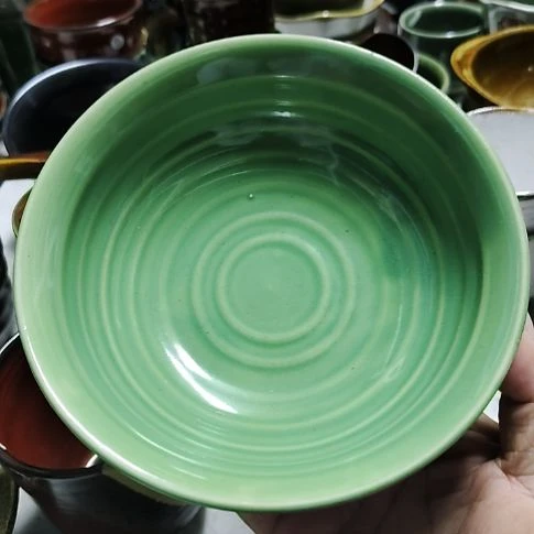 瓷片瓷片，各种摆件，均有瑕疵。沙锅！